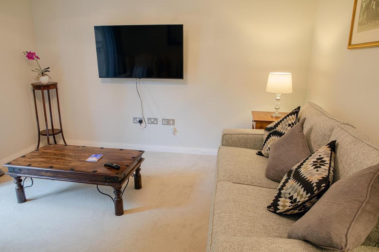 Hedgefield House - Serene Top Floor Flat Inverness Exteriör bild