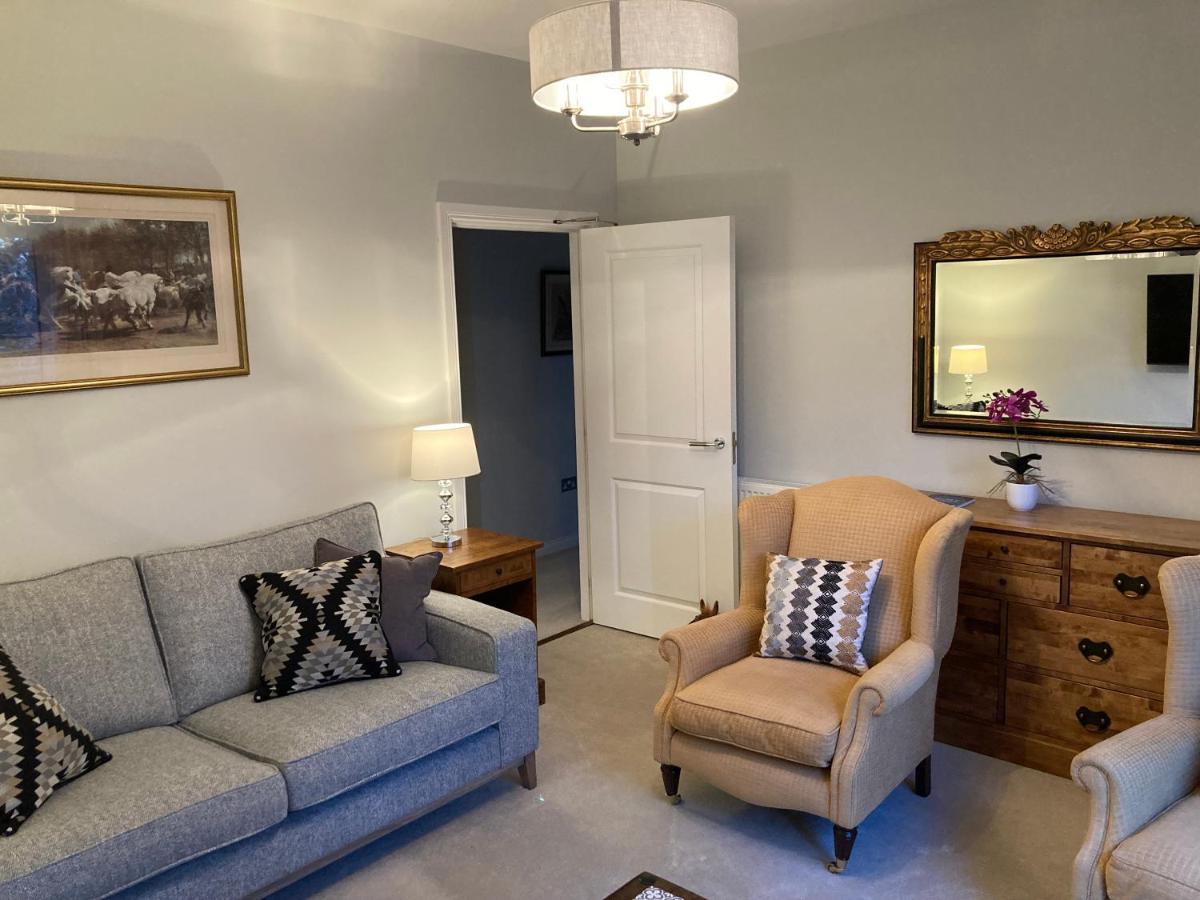 Hedgefield House - Serene Top Floor Flat Inverness Exteriör bild