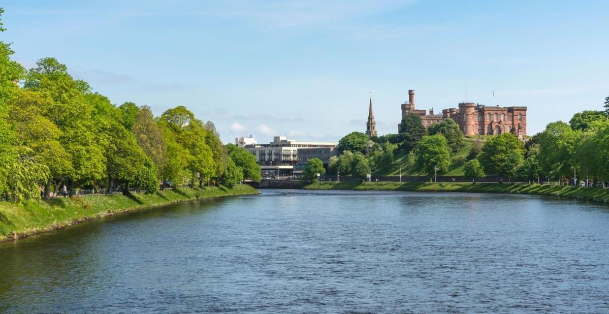 Hedgefield House - Serene Top Floor Flat Inverness Exteriör bild